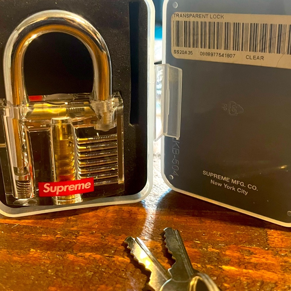 SUPREME-Transparent Lock with Keys